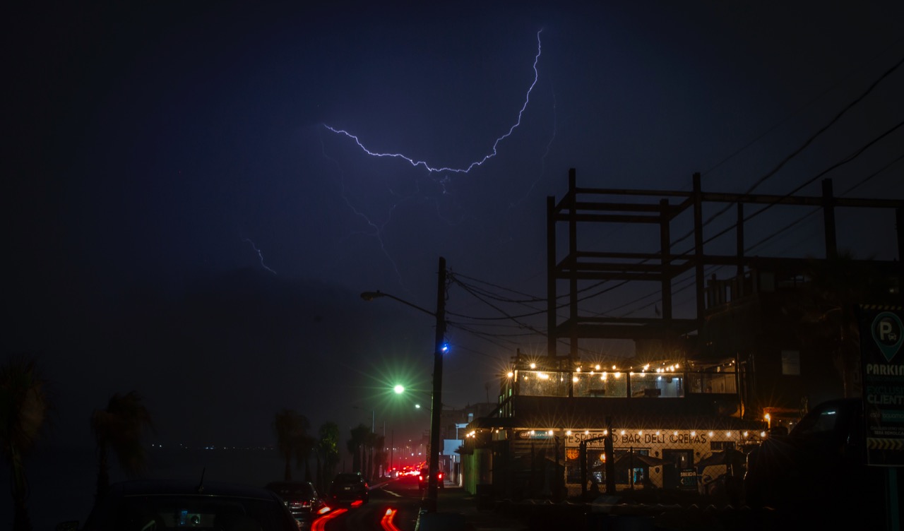 tormenta eléctrica en Tijuana, 4 de octubre. Foto Omar Martínez