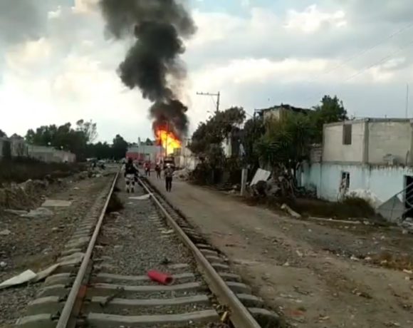 Explosión en Xochimehuacán, Puebla. Foto captura de pantalla del video publicado en @PC_Estatal
