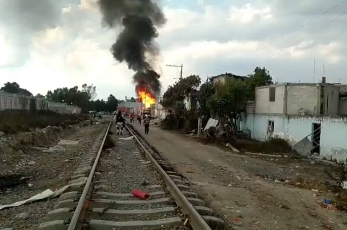 Explosión en Xochimehuacán, Puebla. Foto captura de pantalla del video publicado en @PC_Estatal