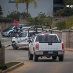 Luego de participar en un tiroteo en el fraccionamiento Cumbres de Juárez, siete presuntos delincuentes intentaron huir a bordo de un camión de mudanza.