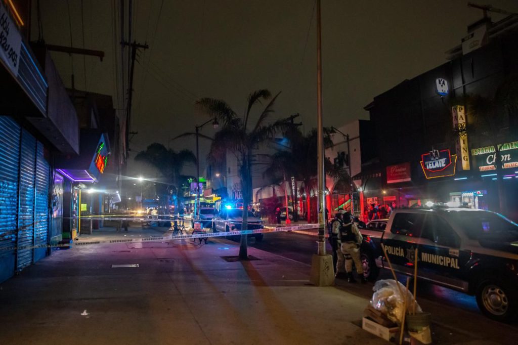 Se registró un ataque armado y una mujer de aproximadamente 35 años de edad resultó con varias lesiones por impactos de arma de fuego.