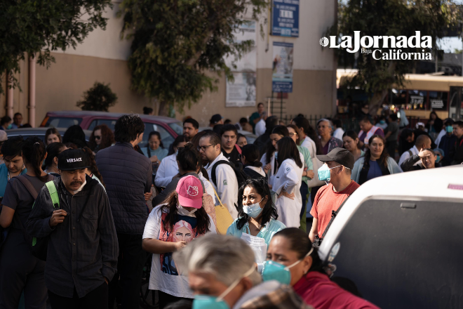 Evacúan a 300 personas de la clínica 20 del IMSS por fuga de gas en el Díaz Ordaz