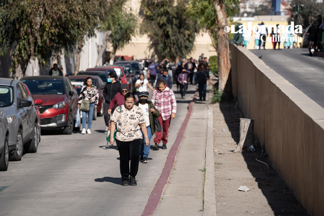 Evacúan a 300 personas de la clínica 20 del IMSS por fuga de gas en el Díaz Ordaz