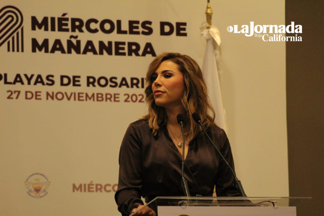 Portazo de manifestantes contra Ley de Issstecali durante mañanera de la gobernadora de BC