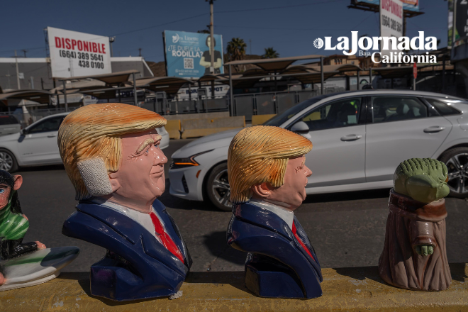 Alcancías de Trump en la garita de SY