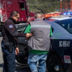 Elementos de la Policía Municipal detuvieron al conductor del tractocamión y lo pusieron a disposición del juez para el deslinde de responsabilidades.