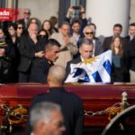 Lucía Topolansky y Yamandú Orsi encabezan el cortejo.