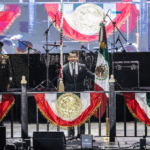El presidente municipal, Abdiel Gutiérrez, encabezó la ceremonia del Grito de Independencia. Foto Omar Martínez / Border Zoom