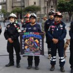 Entre formaciones de personal del Ejército y La Marina, con binomios para tareas de rescate y distintivos del Plan DNIII-E de auxilio a la población en casos de desastre.